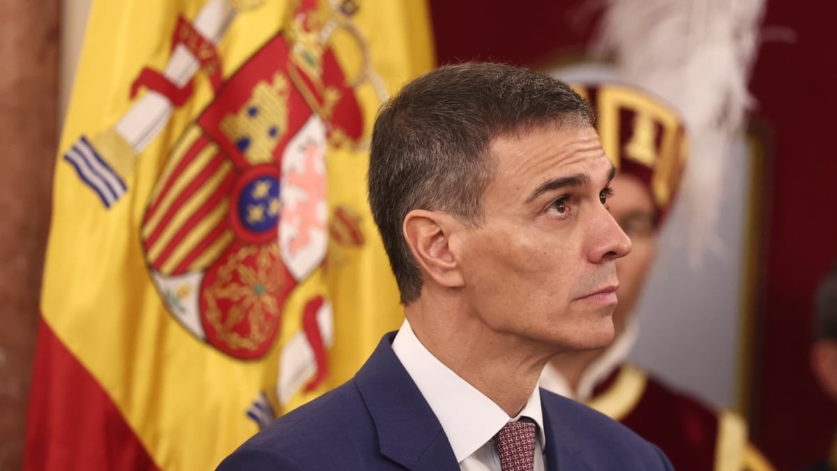 El presidente del Gobierno, Pedro Sánchez, durante el acto institucional por el Día de la Constitución, en el Congreso de los Diputados, a 6 de diciembre de 2025, en Madrid (España). Las Cortes Generales conmemoran el 47º aniversario de la aprobación de la Constitución con un acto institucional en el Salón de Pasos Perdidos. El acto ha estado marcado por la intensa situación política y judicial del momento, incluida la condena al ex fiscal general y la entrada en prisión del exministro de Transportes y su ex asesor. Eduardo Parra / Europa Press 06/12/2025