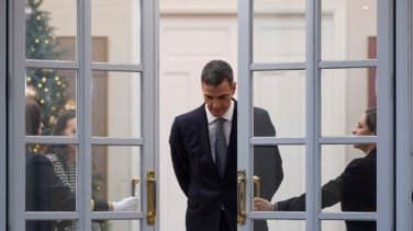 Sánchez, el dilema de resistir en el año decisivo: un delicado carrusel electoral y el fardo pesado de la corrupción