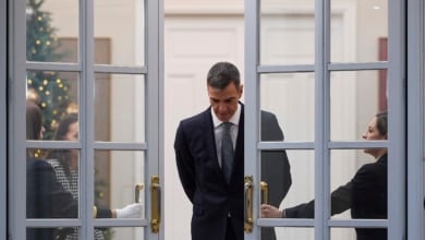 Sánchez, el dilema de resistir en el año decisivo: un delicado carrusel electoral y el fardo pesado de la corrupción