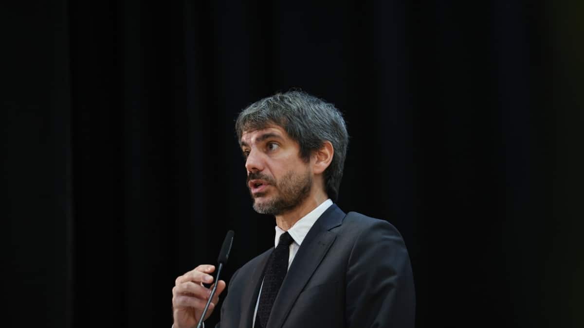 Urtasun urge a una remodelación "en profundidad" del Gobierno para salvar la legislatura