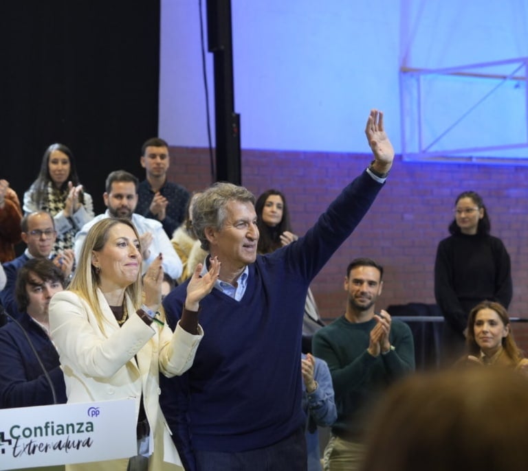 Guardiola llega al cierre de campaña en Extremadura a dos escaños de la mayoría absoluta