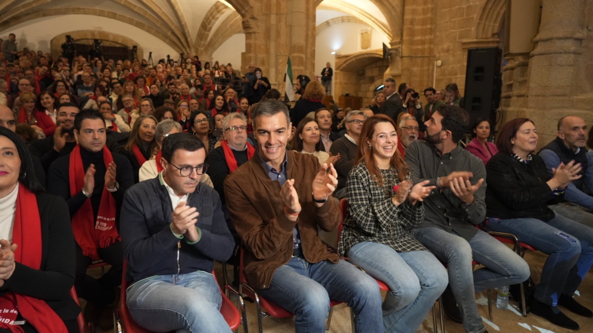 Elecciones 21-D: Pedro Sánchez, en el mitin del PSOE en Cáceres.