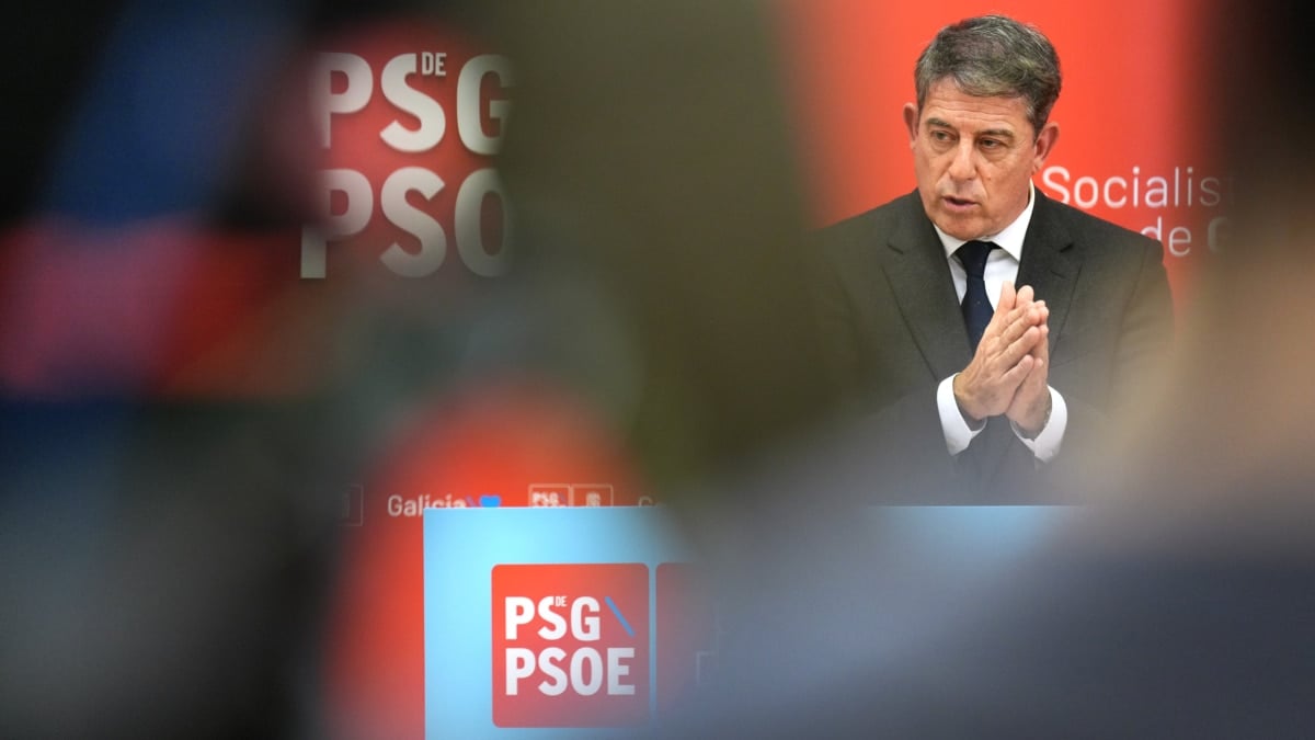 (Foto de ARCHIVO) El secretario general del PSdeG y portavoz del Grupo Socialista en el Parlamento de Galicia, José Ramón Gómez Besteiro, hace declaraciones ante los medios, en el Parlamento de Galicia, a 16 de diciembre de 2025, en Santiago de Compostela, A Coruña, Galicia (España). Besteiro ha afirmado que "el acoso y la denuncia no tienen el carné político de un solo partido, pero la contundencia y la protección de las víctimas sí, y esa es la del PSOE". Álvaro Ballesteros / Europa Press 16/12/2025