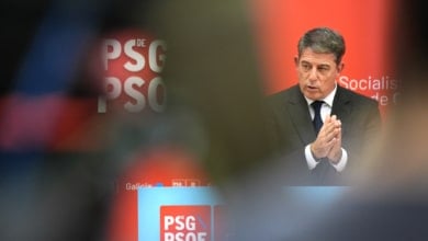 Sánchez aguanta por ahora a su barón gallego pese a la presión por los casos de acoso y con el partido desgarrado