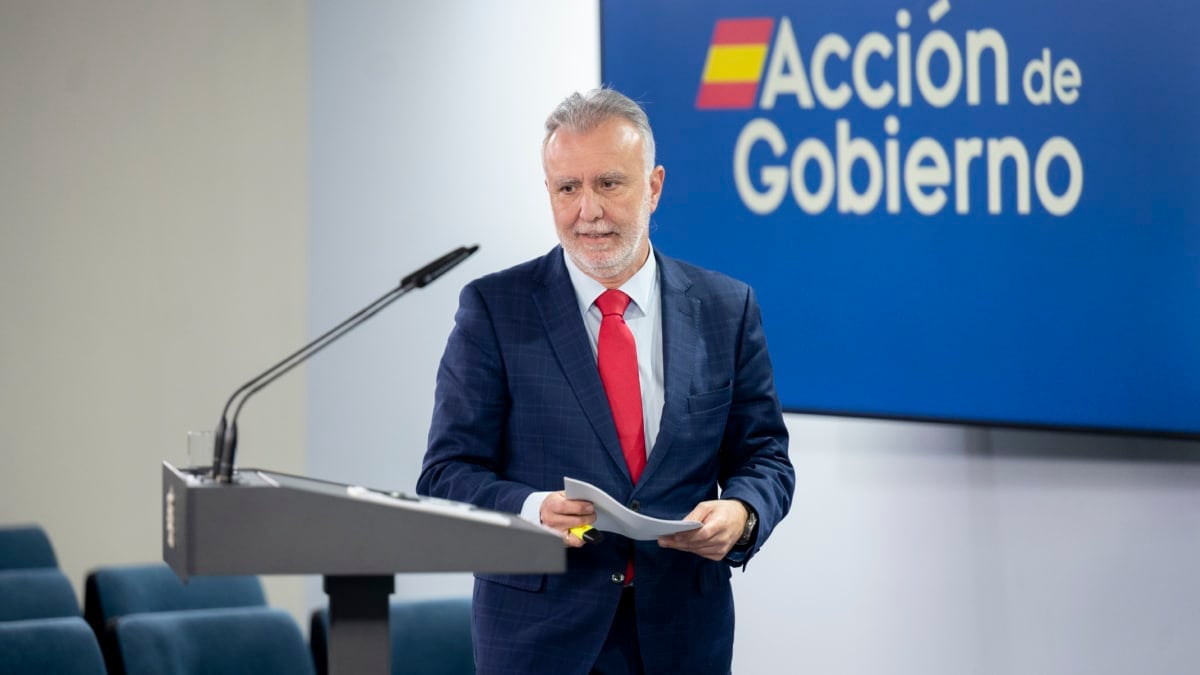 (Foto de ARCHIVO) El ministro de Política Territorial y Memoria Democrática, Ángel Víctor Torres, ofrece una rueda de prensa, en el Palacio de La Moncloa, a 17 de diciembre de 2025, en Madrid (España). Se trata del primer encuentro entre el presidente del Gobierno y el presidente de la Generalitat tras la investidura de Pérez Llorca el pasado 2 de diciembre. Durante su encuentro, el presidente del ejecutivo valenciano ha pedido un Pacto del Agua y que "respete" las normas aprobadas en Les Corts como la Ley de Costas. Alberto Ortega / Europa Press 17/12/2025