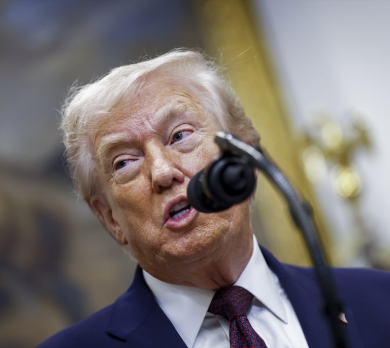 Trump cancela los ataques previstos sobre Venezuela por los gestos del régimen y confirma su reunión hoy con las petroleras