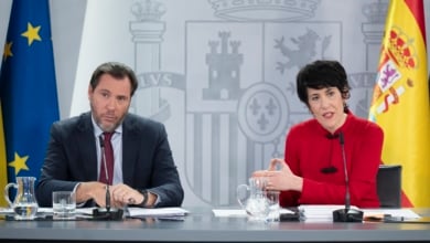 El Gobierno se ampara tras el desastre extremeño en un 'escudo social' sin apoyos garantizados