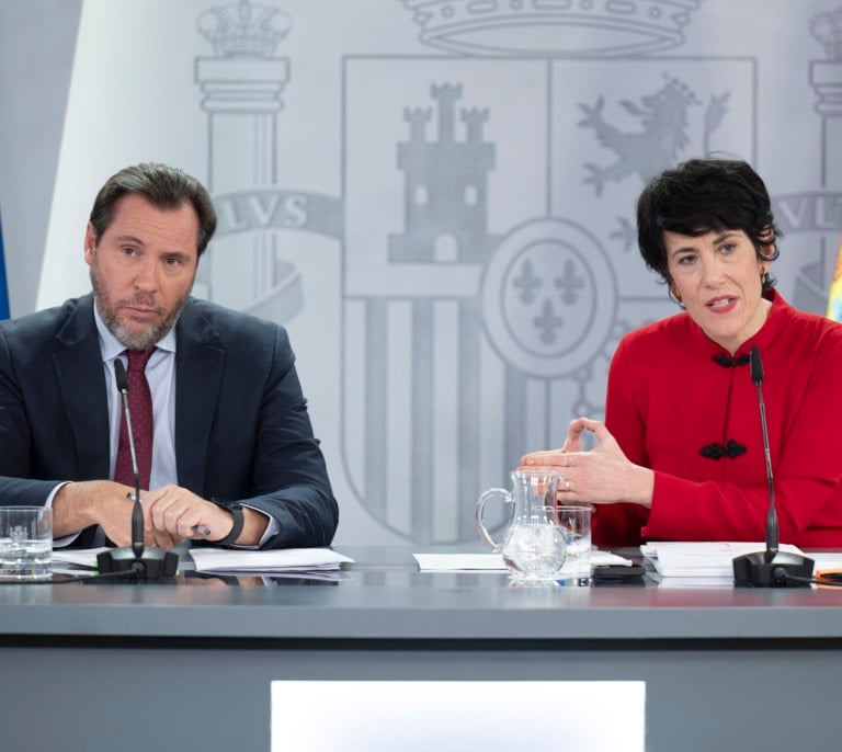 El Gobierno se ampara tras el desastre extremeño en un 'escudo social' sin apoyos garantizados