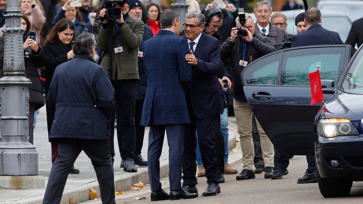 La APM se planta ante Sánchez por la inédita opacidad de la cumbre con Marruecos: "Es inaceptable"