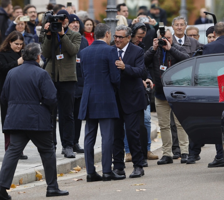 La APM y la FAPE se plantan ante Sánchez por la inédita opacidad de la cumbre con Marruecos: "Es inaceptable"