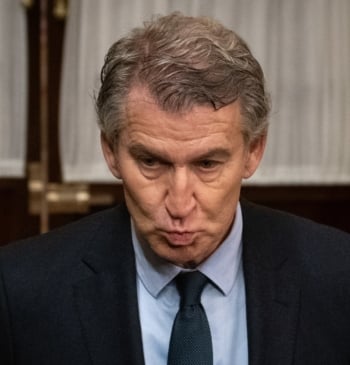 El impulso electoral de Vox complica la promesa de Feijóo de gobernar [...]