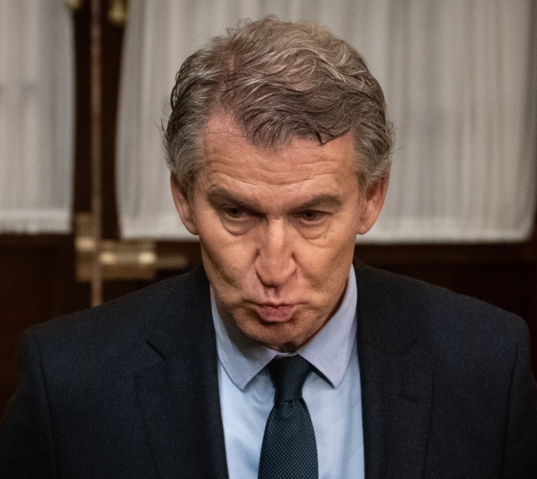 El impulso electoral de Vox complica la promesa de Feijóo de gobernar en solitario