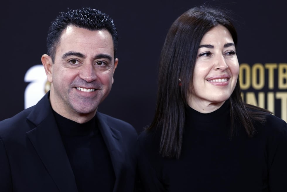 WASHINGTON (United States), 05/12/2025.- Former Spanish international Xavi Hernandez and his wife Nuria Cunillera arrive for the FIFA World Cup 2026 Final Draw at the Kennedy Center in Washington DC, USA, 05 December 2025. (Mundial de Fútbol) EFE/EPA/WILL OLIVER
