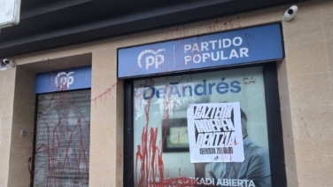 El PP acusa a las juventudes de Sortu de atacar su sede en Bilbao: "Ni nos callaron antes ni lo harán ahora"