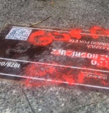 Vandalizan con pintadas de 'Gora ETA' tres placas en recuerdo a víctimas [...]