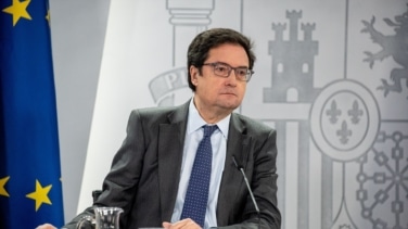El Gobierno autoriza la subida salarial del 2,5% para los funcionarios este año y un 1,5% para 2026