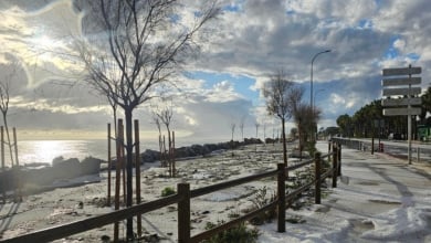 Blanca Navidad en Málaga: una granizada tiñe de blanco la Axarquía
