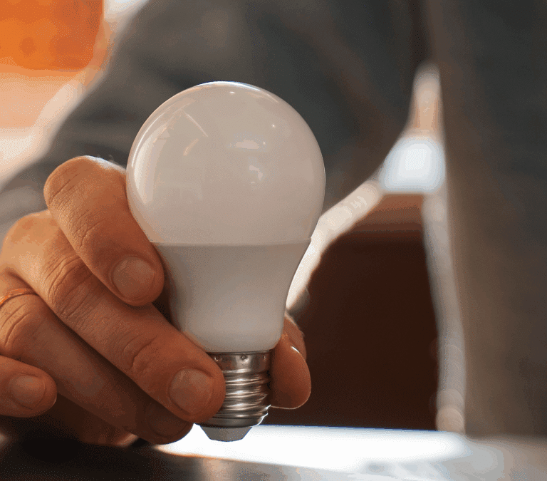 Precio de la luz hoy, 22 de diciembre de 2025: cómo ajustar la potencia contratada para pagar menos