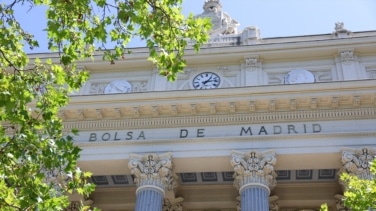 El Ibex 35 alcanza los 17.000 puntos en la apertura y marca máximos históricos