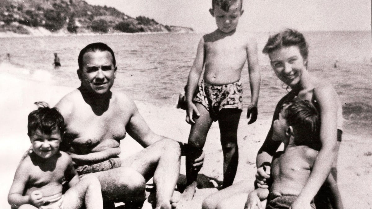 El hijo de Santiago Carrillo que desvela el secreto de la familia: “Es algo que mi madre nunca quiso contar” 