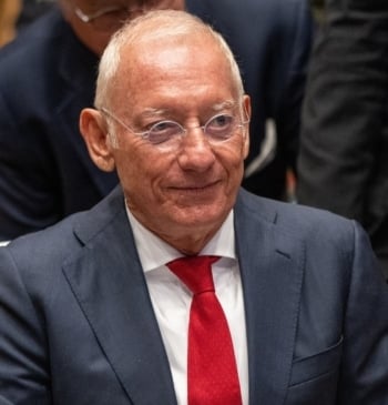 Los hijos de Isak Andic ofrecen 27 millones a la pareja de [...]