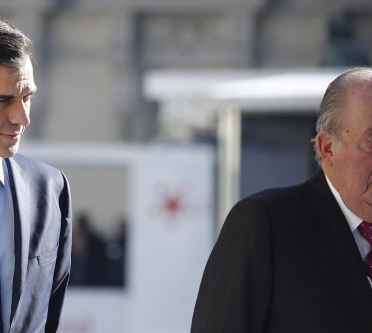 Juan Carlos I contra Pedro Sánchez: "En lugar de proteger el Estado lo debilitan"
