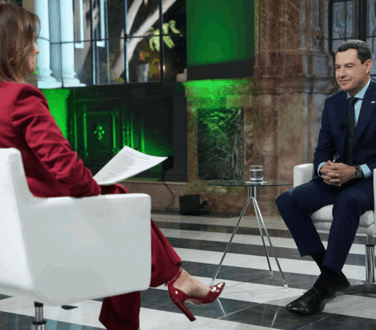 Juanma Moreno defiende elecciones andaluzas "en solitario" y aspira a revalidar la mayoría absoluta