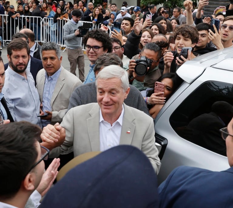 El pinochetista José Antonio Kast sucederá al izquierdista Gabriel Boric en la Presidencia de Chile
