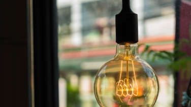 Precio de la luz hoy, 24 de febrero de 2026: estrategias de ahorro según las franjas horarias