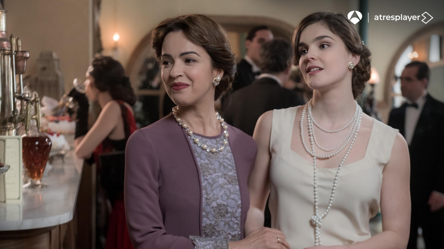 Sonsoles Ónega bendice el folletín de 'Las hijas de la criada': "Llegué a la literatura por venganza"