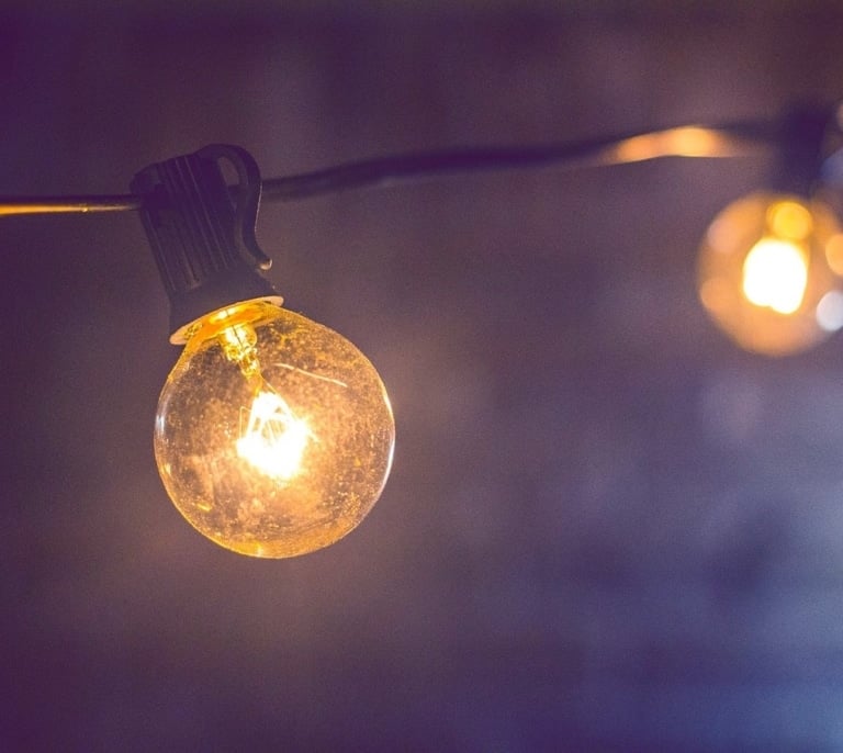 Precio de la luz hoy, 17 de diciembre de 2025: ¿qué apps controlan el consumo por hora?