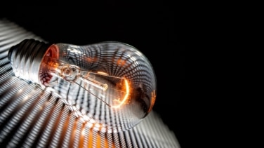 Precio de la luz hoy, 16 de diciembre de 2025: ¿Cómo afectan las horas punta y valle?