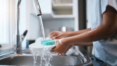 Cómo eliminar las manchas permanentes en tu vajilla de porcelana