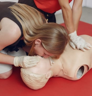 Navidad segura: guía rápida para aprender a actuar frente a atragantamientos según [...]