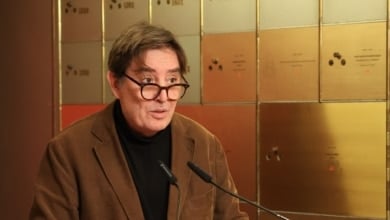 García Montero reaviva la guerra contra el director de la Academia, "un abogado de negocios"