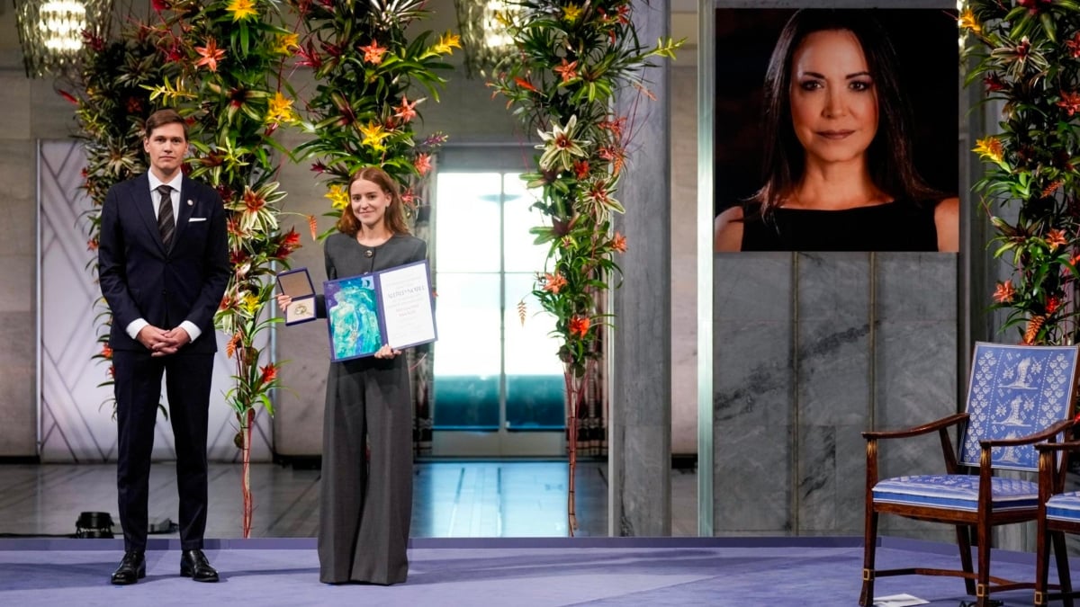 Ana Corina Sosa recibe el diploma y la medalla acreditativas del Nobel de la Paz en Oslo