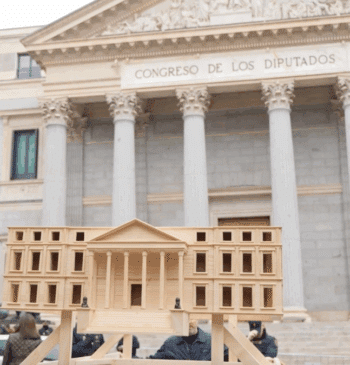 Una procesión laica saca al Congreso en procesión por las calles de [...]