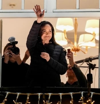 María Corina Machado llega por fin a Oslo y sale de la [...]