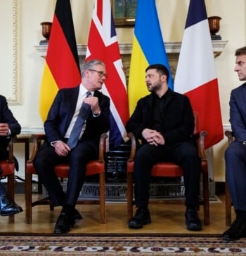 Salvar al soldado Zelenski de las garras de Trump y Putin: la [...]