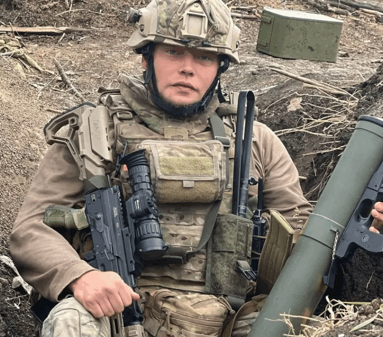 El neonazi ruso coleccionista de orejas de soldados ucranianos que da lecciones en las escuelas de San Petersburgo: “Nuestra patria debe conocer y apreciar a sus héroes”