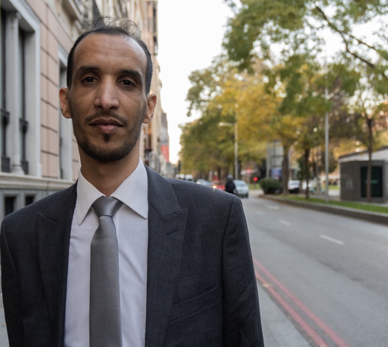 El abogado saharaui al que Marruecos prohíbe ejercer: "El apoyo de España envalentona a Rabat y lo pagamos los saharauis"