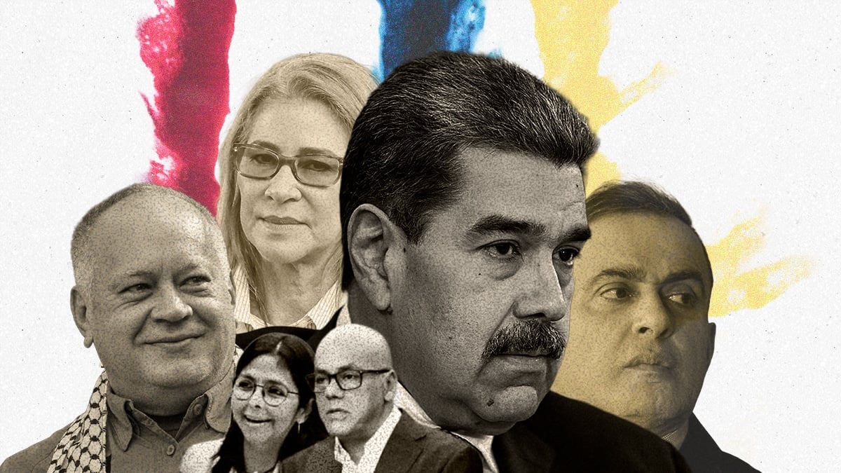 En el centro Maduro, rodeado de Cilia Flores, Diosdado Cabello, los Rodríguez y Padrino López