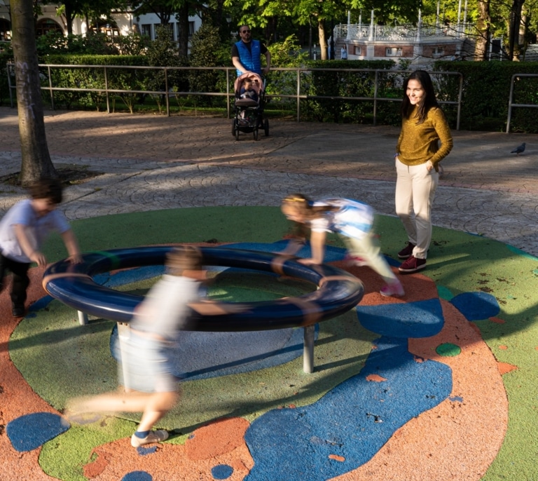 El nuevo permiso retribuido de dos semanas para padres llega en enero