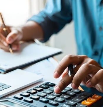 Termina el año fiscal y la OCU te enseña a pagar menos [...]