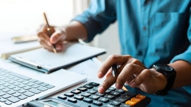 Termina el año fiscal y la OCU te enseña a pagar menos en la próxima declaración de la Renta