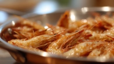 El truco para eliminar el olor a gambas y pescado tras cocinarlos