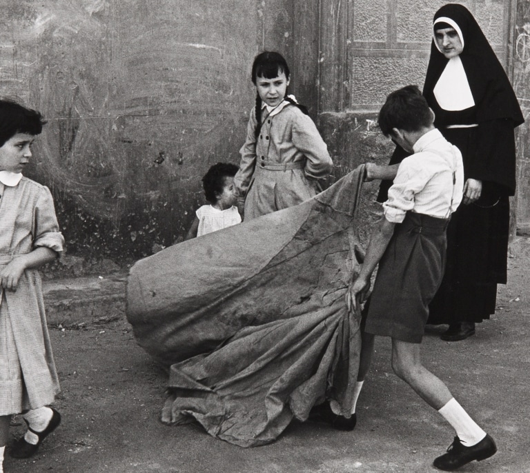 La Academia de Bellas Artes muestra las obras maestras de Oriol Maspons que compró gracias a su mayor benefactor