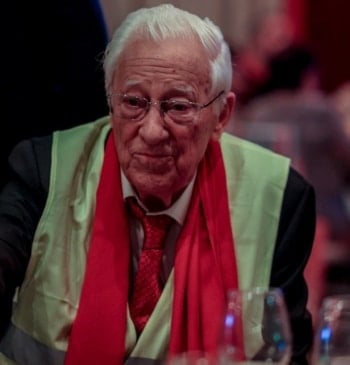 Luis García Montero le cede el Cervantes al padre Ángel para su [...]