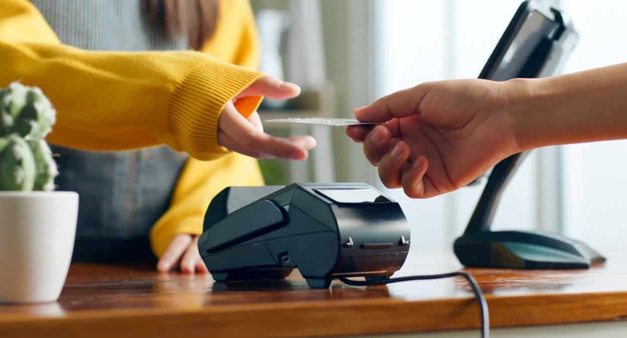 Por qué deberías pedir siempre una copia al pagar con tarjeta de crédito