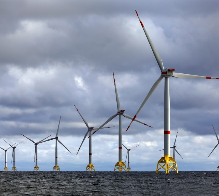 'Torres eólicas de corcho', el avance tecnológico para frenar al desgaste del mar que desarrolla Iberdrola